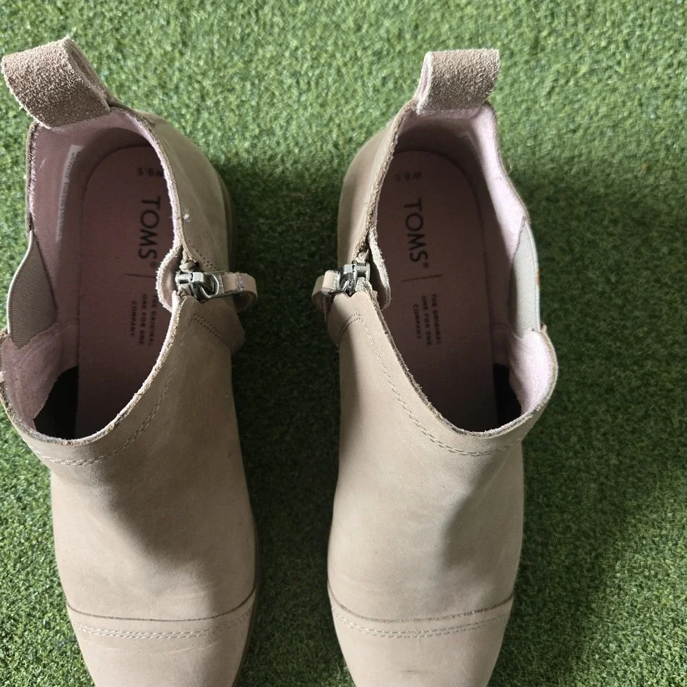 TOMS Women's Ankle Booties Color Taupe Side Zipper Size 8.5 - Picture 2 of 8